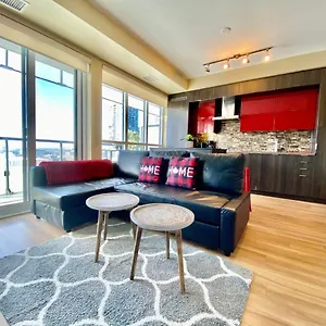  Apartment Front Street Suites Canada