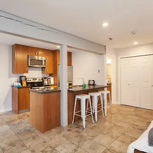  Apartment Gorgeous Creekside Studio Canada