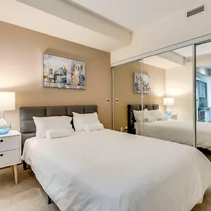  Apartment Stunning By Waterfront Canada