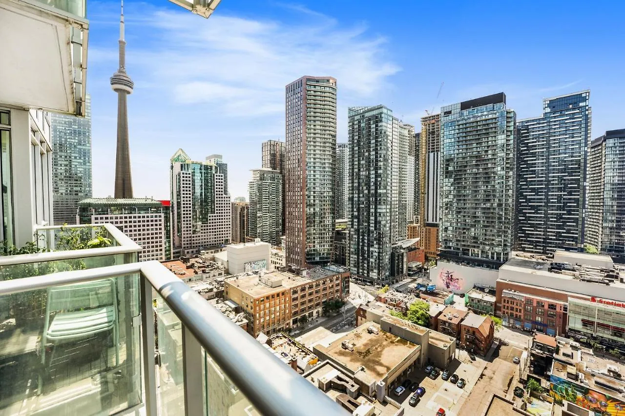 King Bed, Amazing View, Free Parking Apartment Toronto Canada