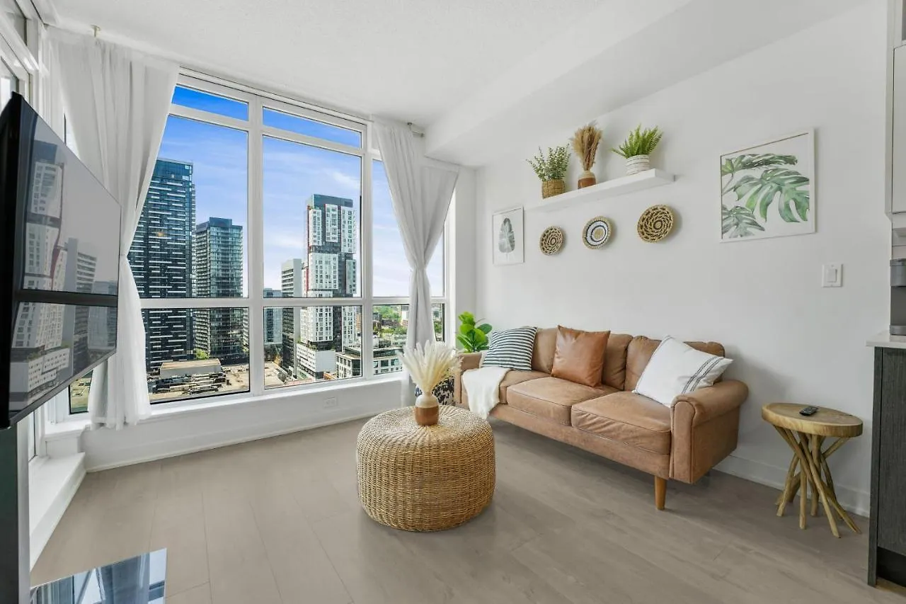 King Bed, Amazing View, Free Parking Apartment Toronto
