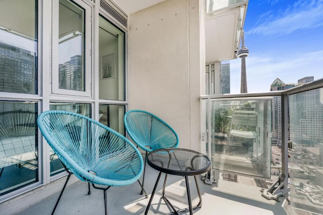 King Bed, Amazing View, Free Parking Apartment Toronto